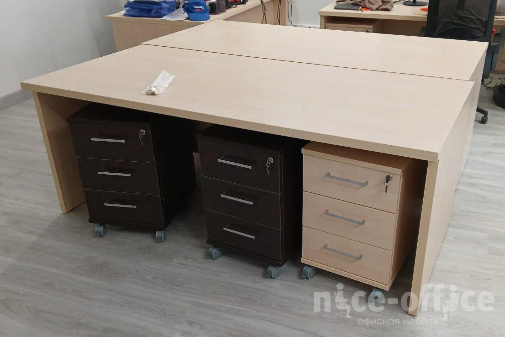 Стол для руководителя прямоугольный 2000x900x765 First фото в интерьере 1